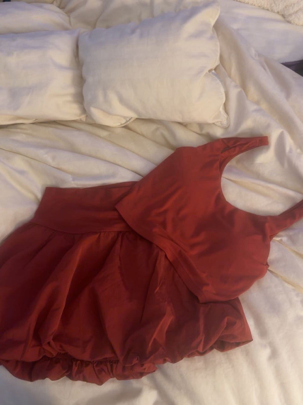 Rusty Red aerie set! Bubble skirt and align tank with built in bra. Size small